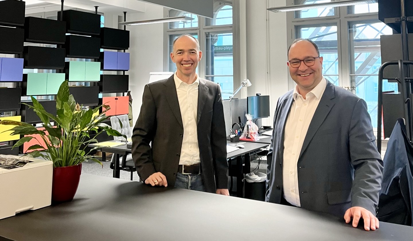 Staffelstabübergabe in Halle_Holger Lemme und Jan Büchner in den Räumen des Zukunftszentrums